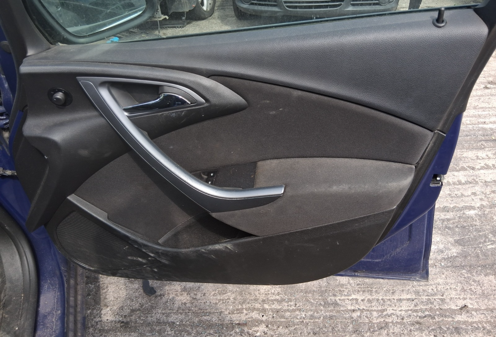 2013 VAUXHALL ASTRA J ESTATE OSF DRIVER SIDE FRONT RIGHT DOOR CARD PANEL