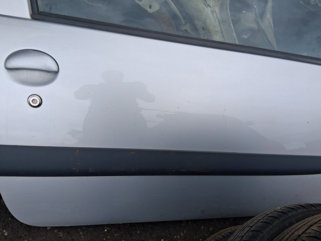 2008 TOYOTA AYGO MK1 3 DOOR OSF DRIVER SIDE FRONT RIGHT COMPLETE DOOR SILVER