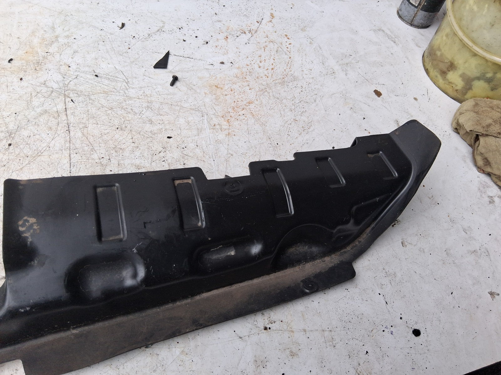 2024 RENAULT  TRAFIC MK3 AIR DEFELCTOR COOLING RAD FAN SUPPORT 165529579R