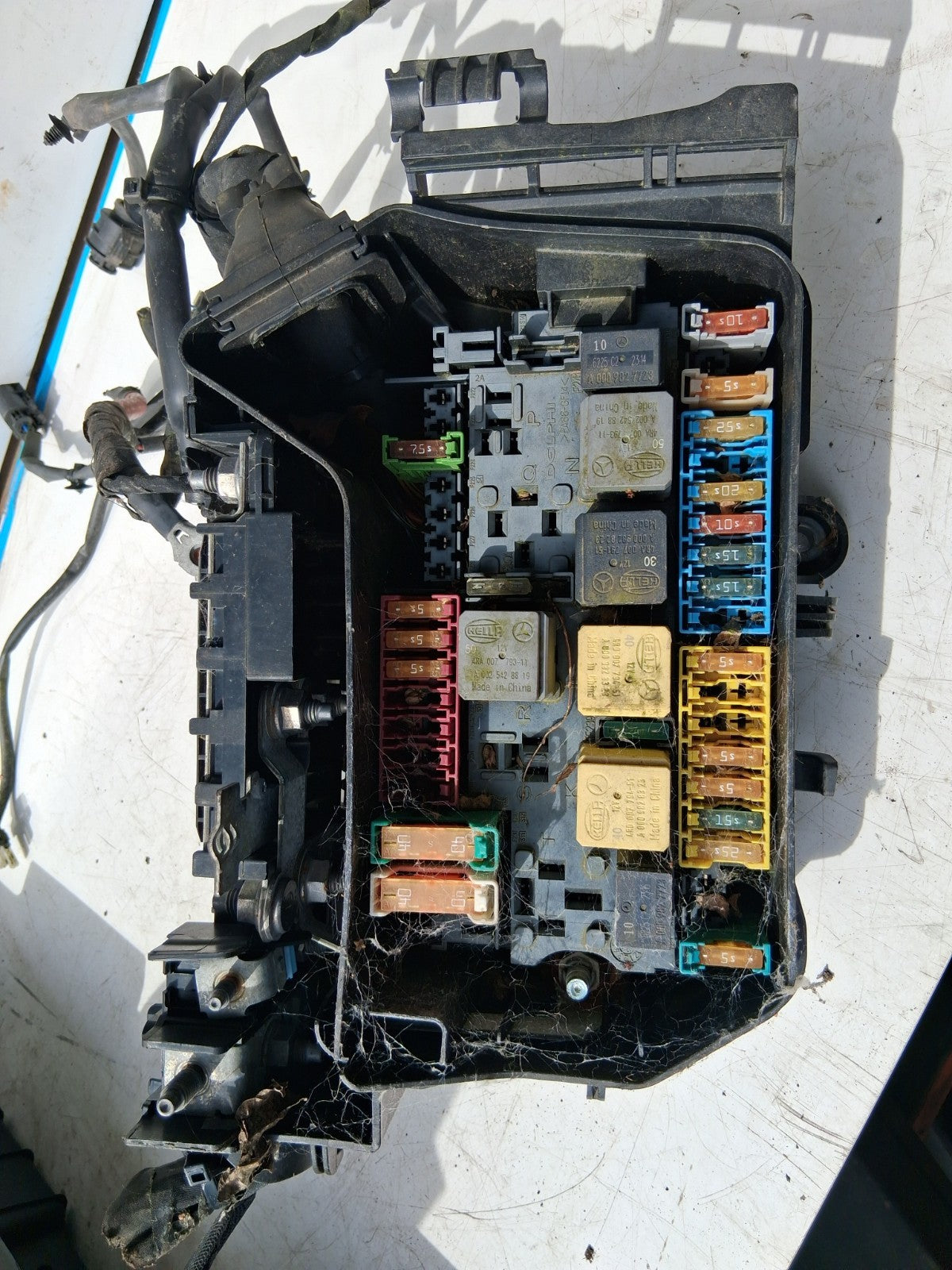 MERCEDES BENZ CLA 2016 C117 2.1 DIESEL RELAY FUSE BOX ASSEMBLY