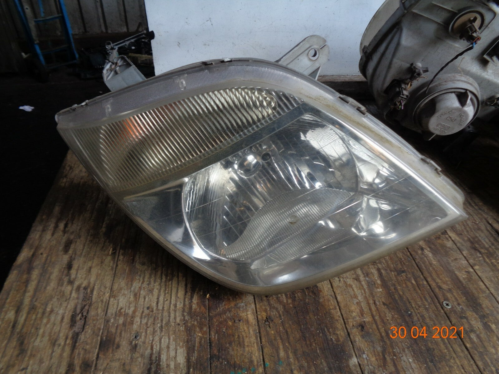 LDV MAXUS 2006 OS DRIVER SIDE FRONT LIGHT HEADLIGHT LAMP