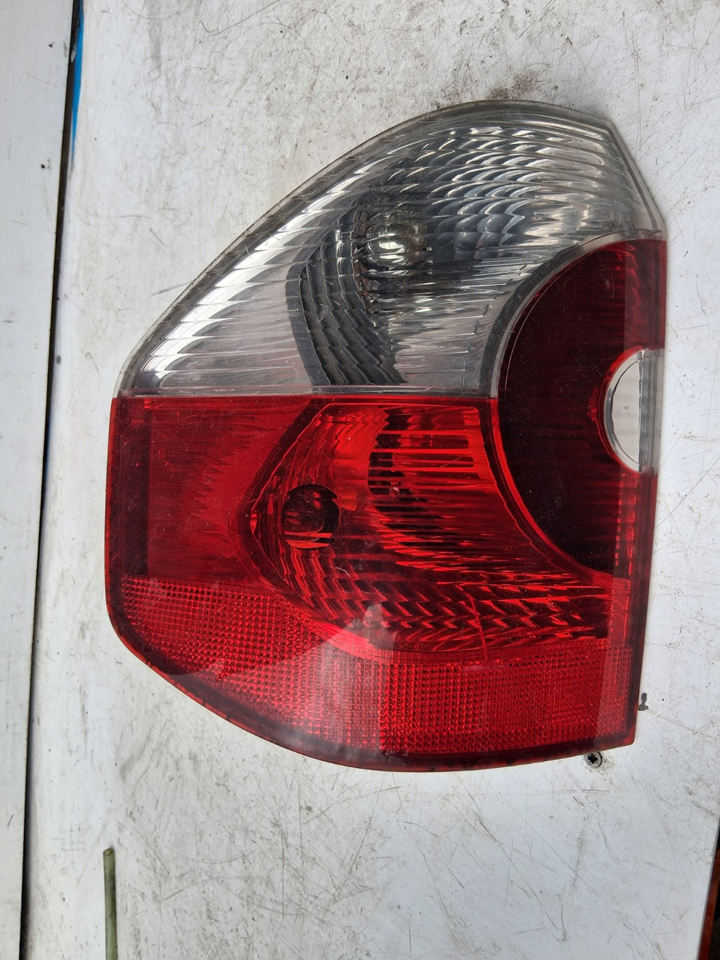 2004 BMW X3 E83 NSR PASSENGER SIDE REAR TAIL LIGHT LAMP 3414399