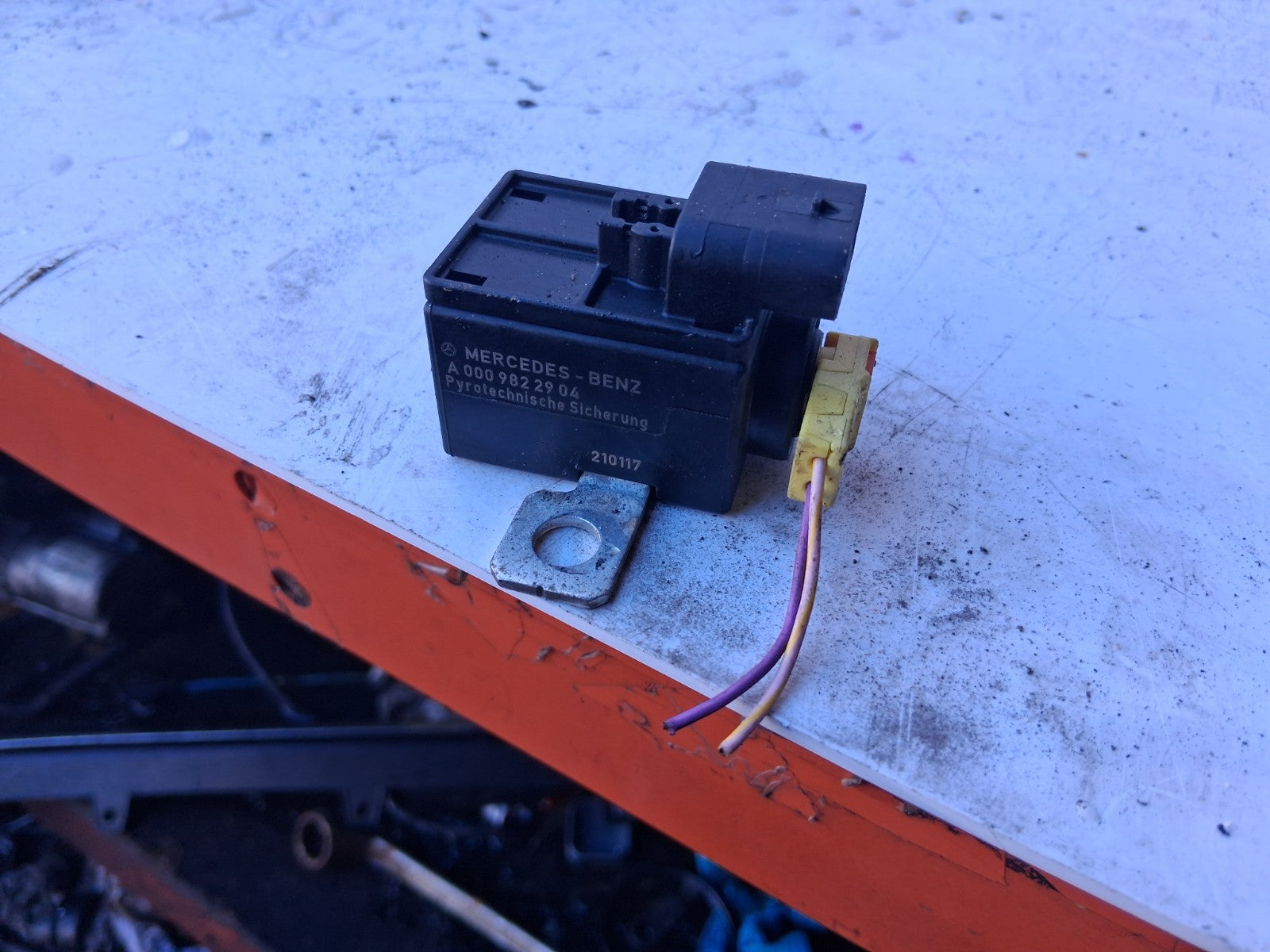 2015 MERCEDES C CLASS W204 SAFETY BATTERY PYROTECHNICAL FUSE RELAY A0009822904
