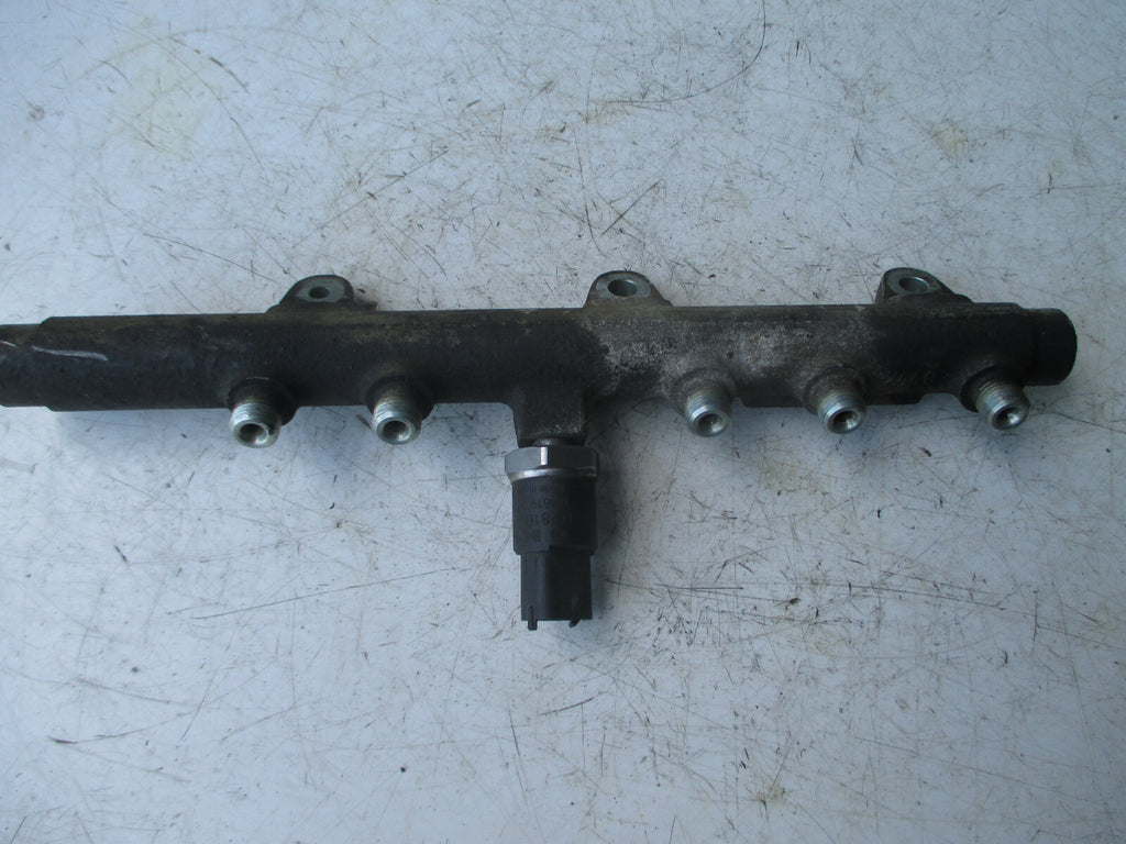 BOSCH  FIAT STILO DOBLO PUNTO FUEL INJECTION RAIL 1.9 JTD BOSCH 0445214016