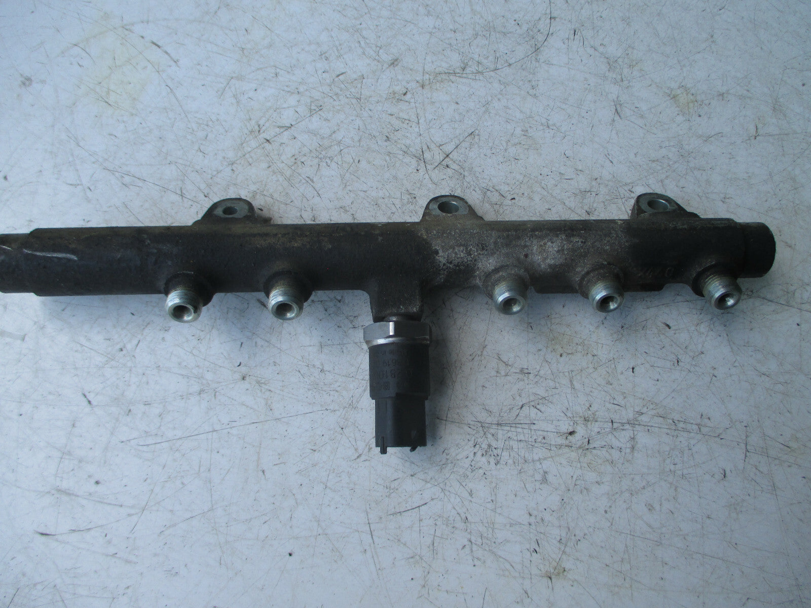 BOSCH  FIAT STILO DOBLO PUNTO FUEL INJECTION RAIL 1.9 JTD BOSCH 0445214016