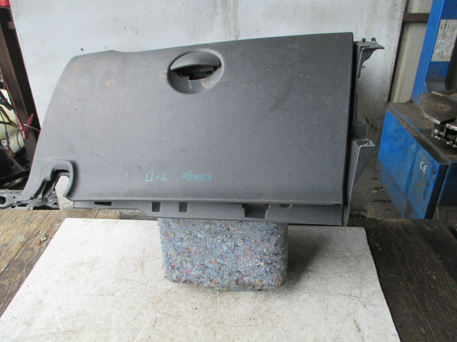 RENAULT KANGOO 2013 NS PASSENGER SIDE STORAGE COMPARTMENT GLOVEBOX