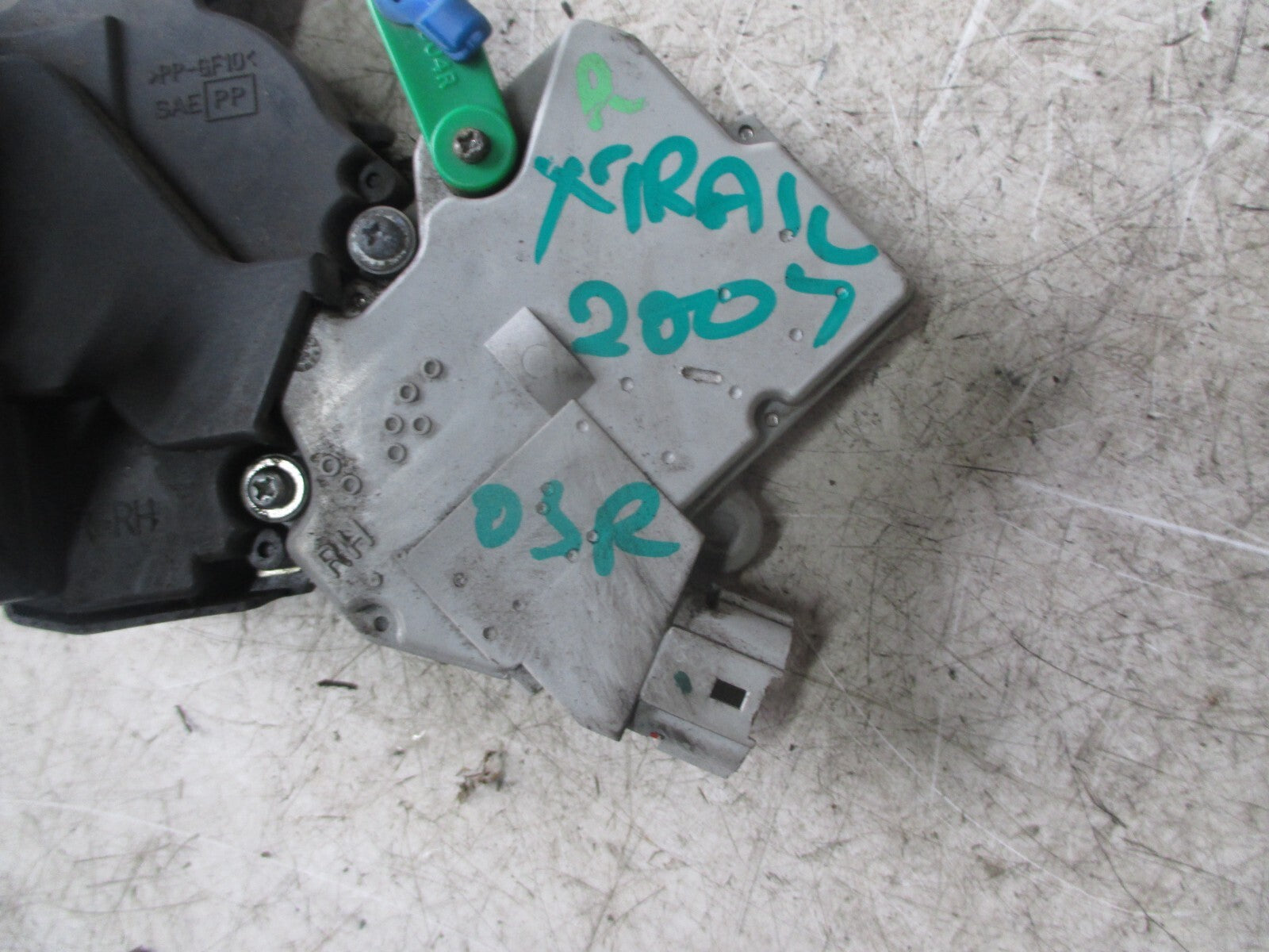 NISSAN X TRAIL T30 2007 RIGHT REAR DOOR LOCK 825528H71B ATD