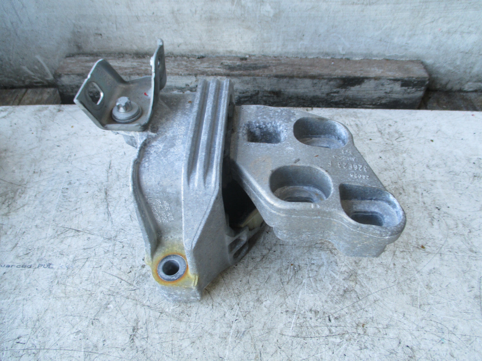 MERCEDES GLA X156 1.6 PETROL NSF PASSENGER SIDE ENGINE MOUNT SUPPORT A2462400617