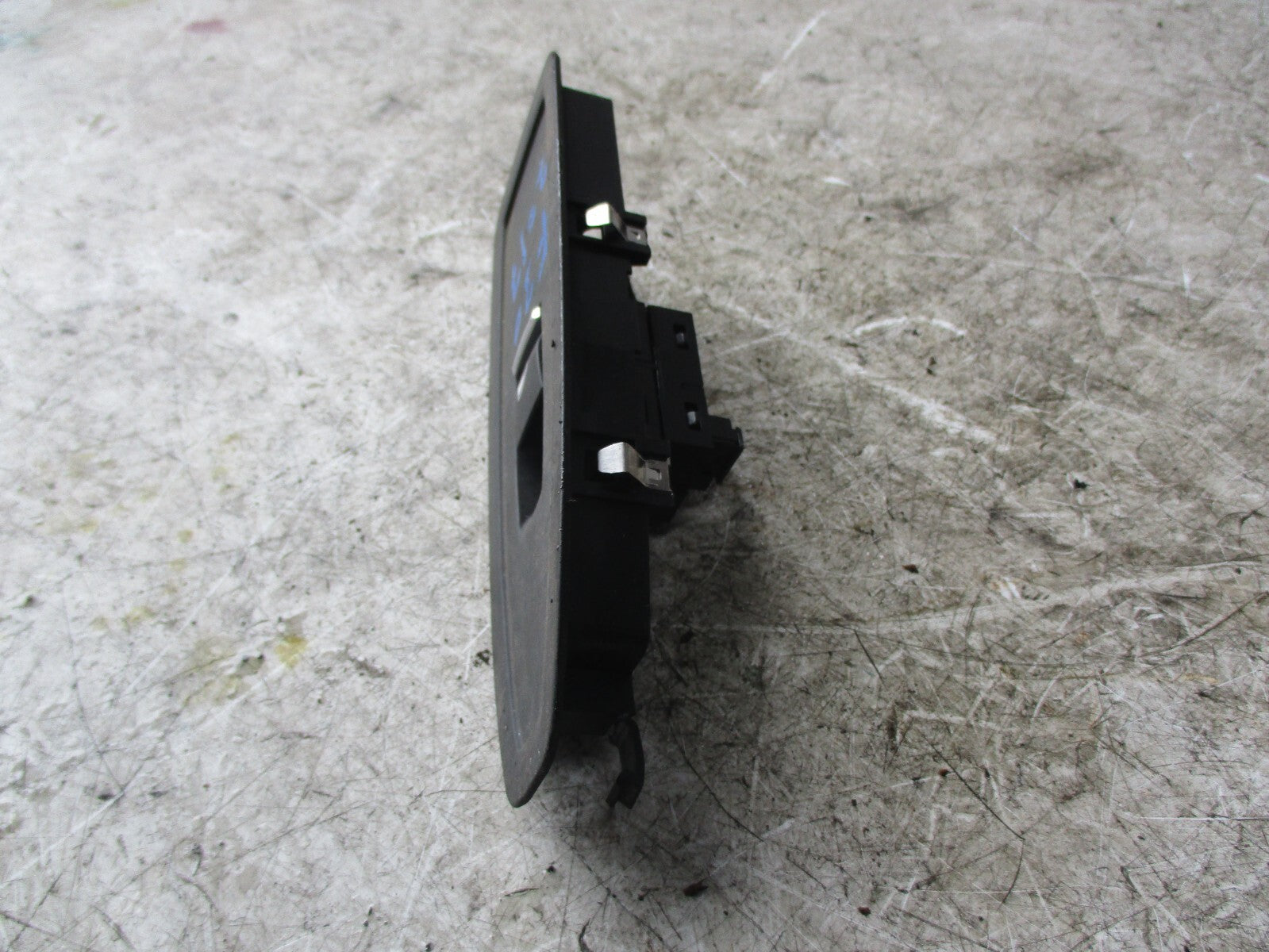 BMW F30 2017 PASSENGER SIDE FRONT WINDOW CONTROL SWITCH 920810702