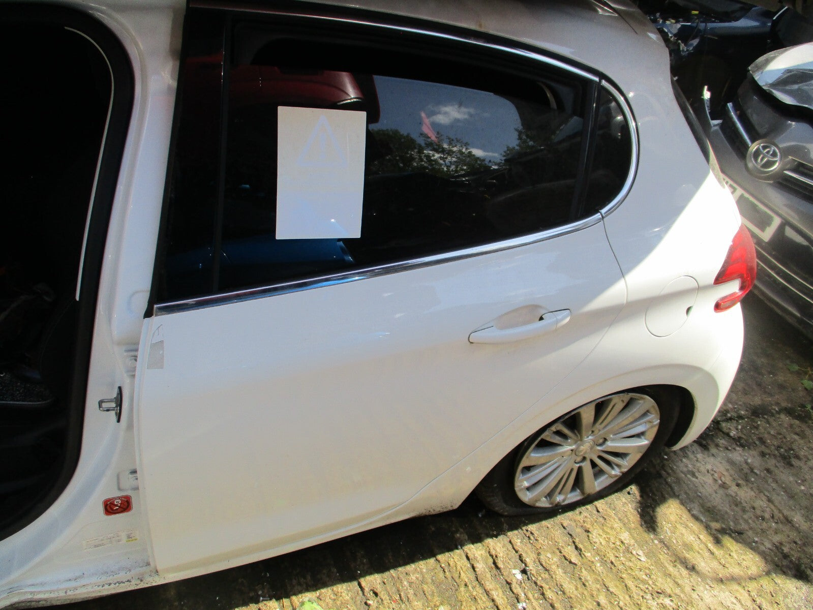 PEUGEOT 208 2017 5 DOOR NSR PASSENGER SIDE REAR COMPLETE DOOR WHITE EVL