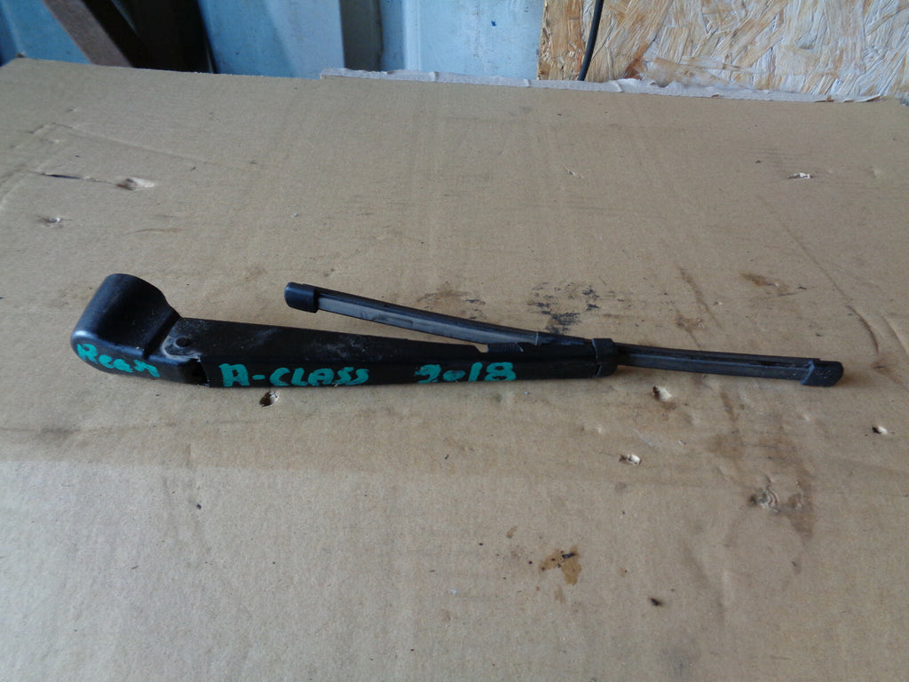 MERCEDES A CLASS A180 2017 REAR BACK BOOT TAILGATE WINDOW GLASS WIPER ARM BLADE