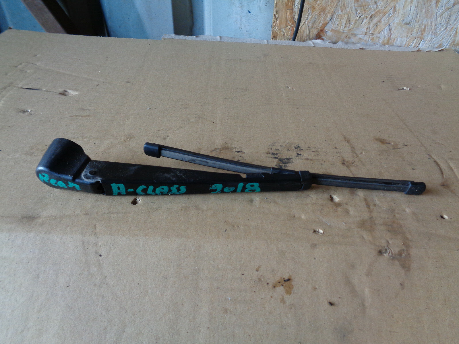 MERCEDES A CLASS A180 2017 REAR BACK BOOT TAILGATE WINDOW GLASS WIPER ARM BLADE