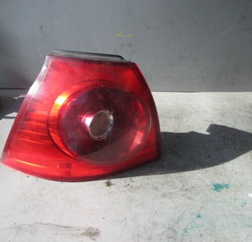 VOLKSWAGEN GOLF REAR INNER TAIL LIGHT LAMP 89031819