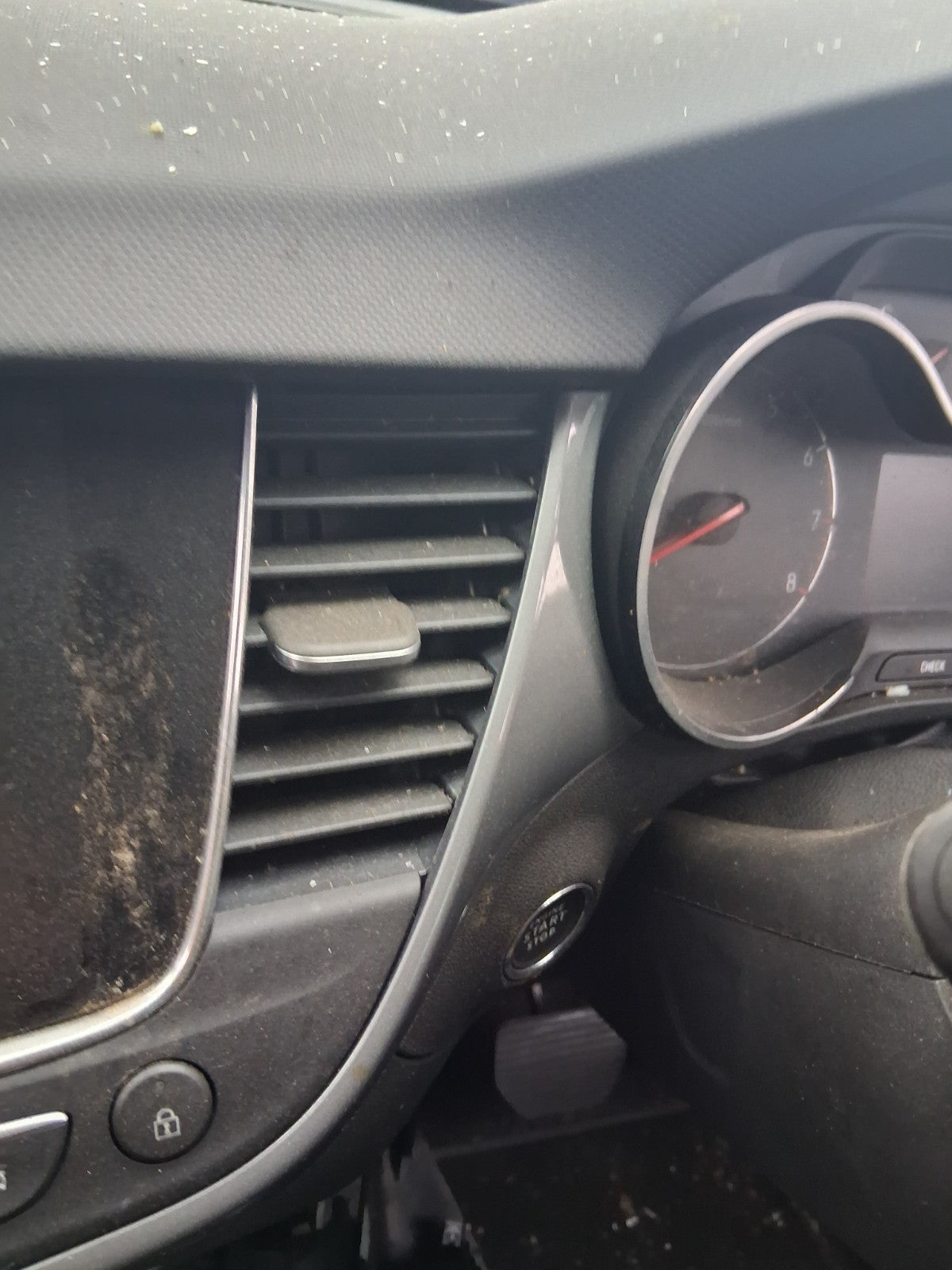2024 VAUXHALL CROSSLAND X FRONT DASHBOARD CENTER BOTH AIR VENTS