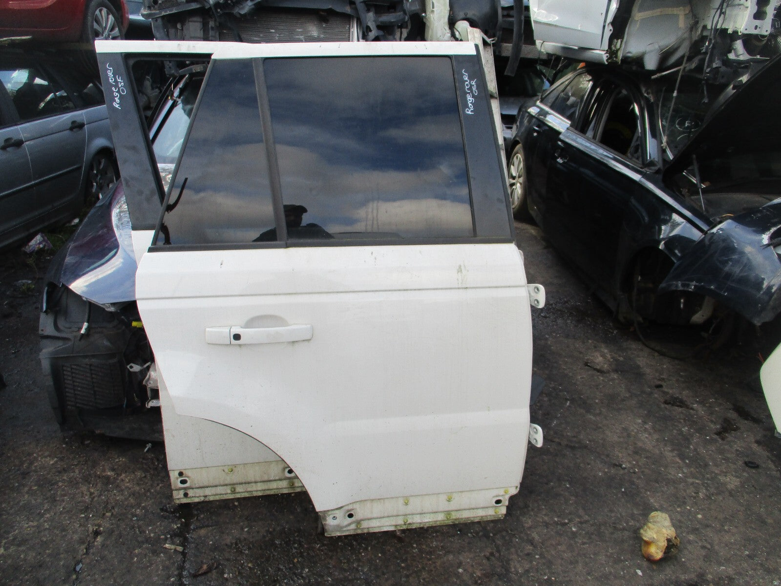 2009 RANGE ROVER SPORT l320 OSR DRIVER SIDE REAR DOOR ALASKA WHITE LRC 909