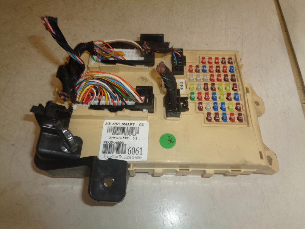 HYUNDAI I30 MK2 2013 1.6 DIESEL FUSE BOX RELAY ASSEMBLY 91950A6061