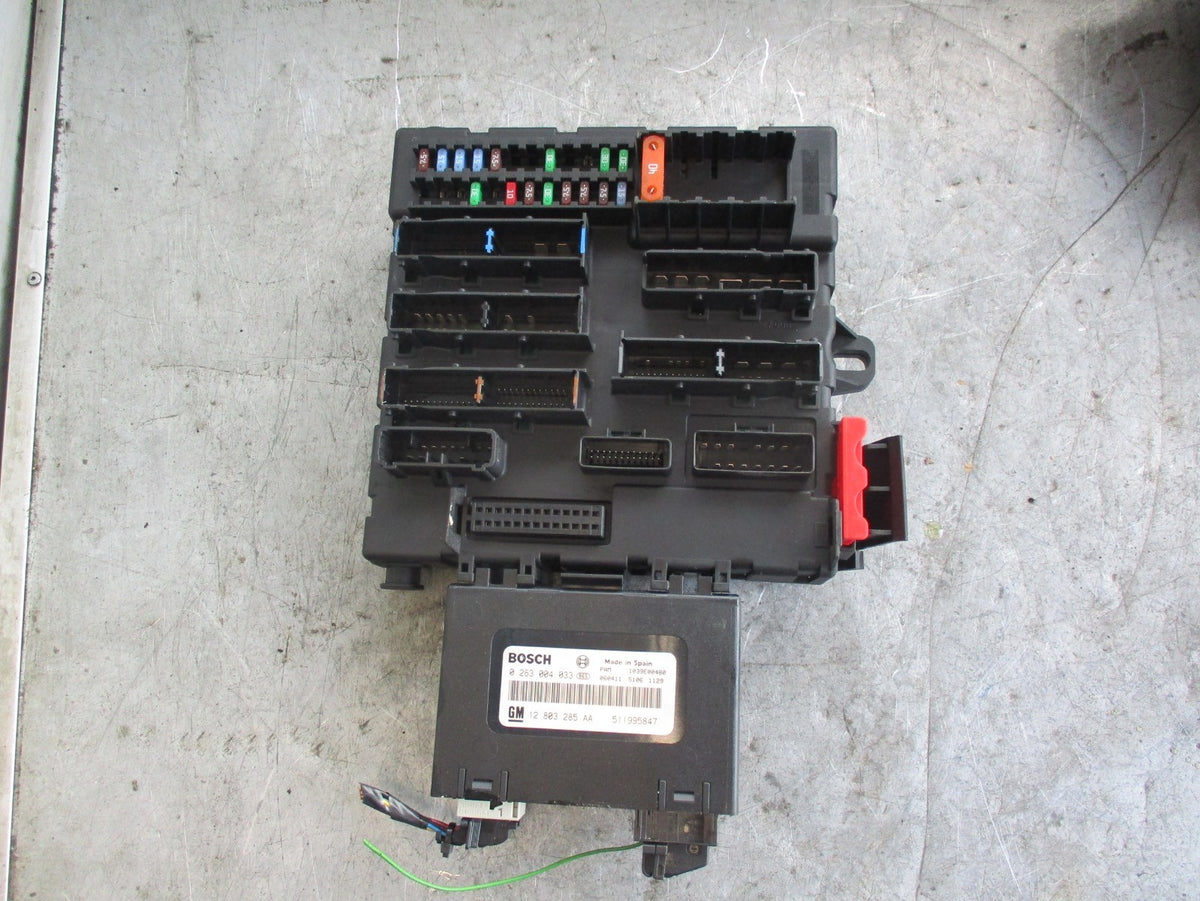 SAAB 93 2005 MK2 FUSE BOX & PARKING DISTANCE CONTROL MODULE 511995847