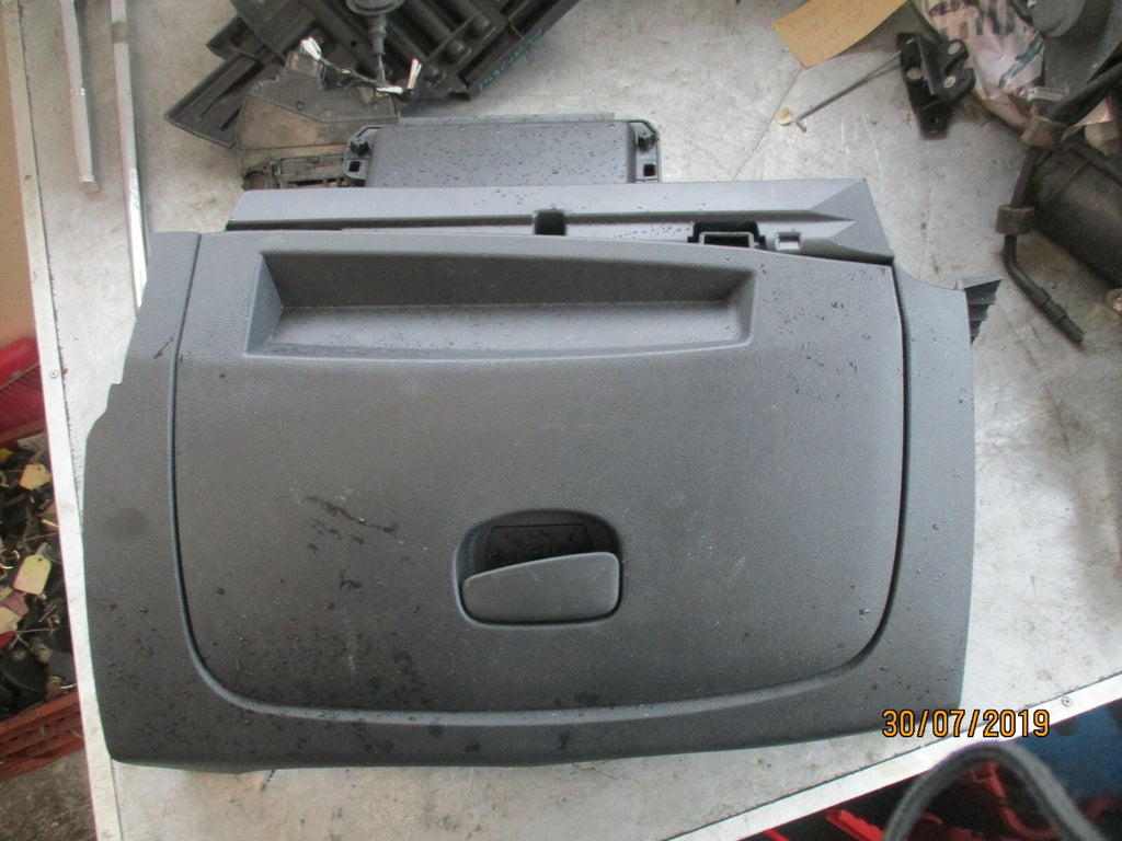 RENAULT CLIO X98 (MK4) 2018 GLOVE BOX 681087136R