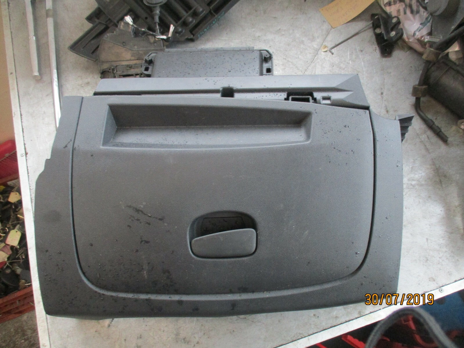 RENAULT CLIO X98 (MK4) 2018 GLOVE BOX 681087136R