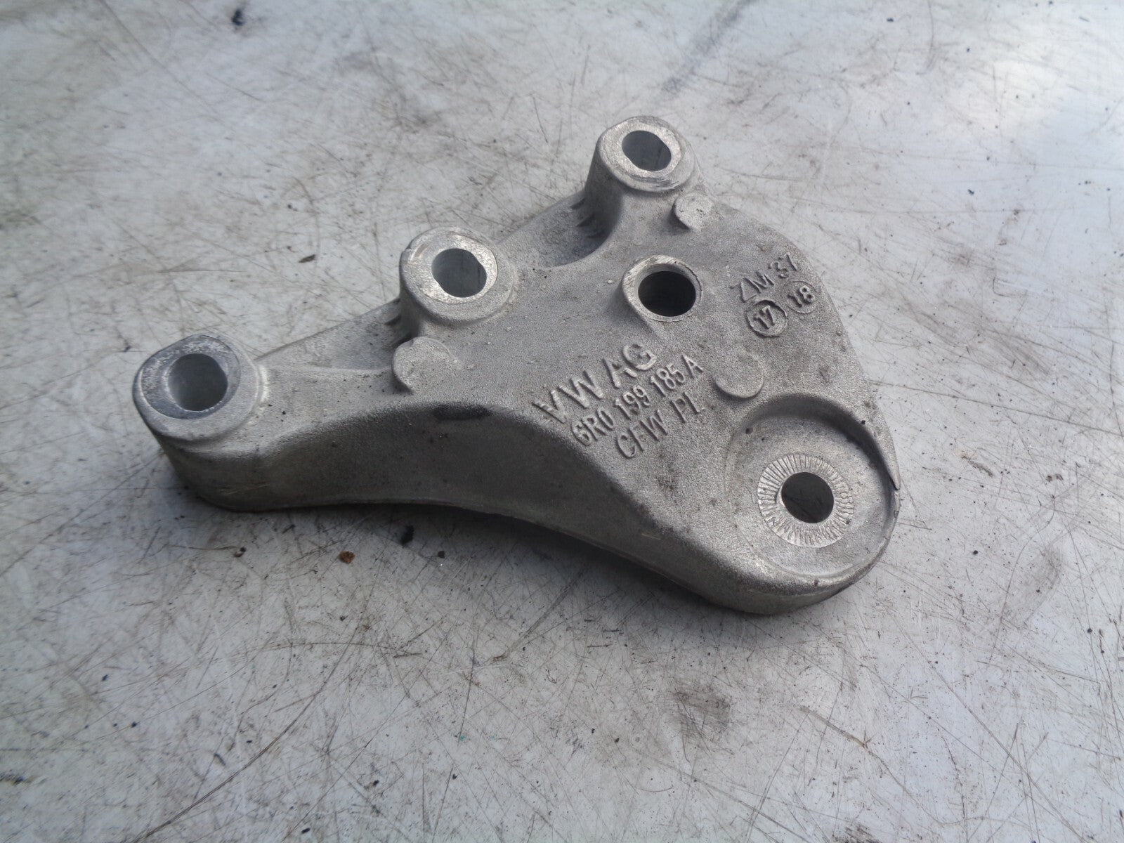 SKODA FABIA 2018 MK3 NJ 1.0 PETROL ENGINE MOUNT BRACKET 6R0199185A