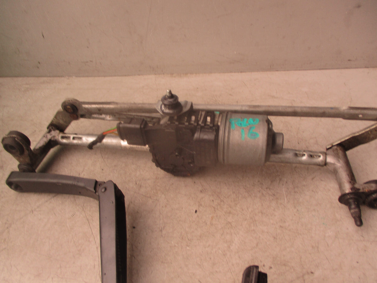 2016 VOLKSWAGEN POLO MK5 FRONT WINDSCREEN WIPER MOTOR & LINKAGE 6R2955023C