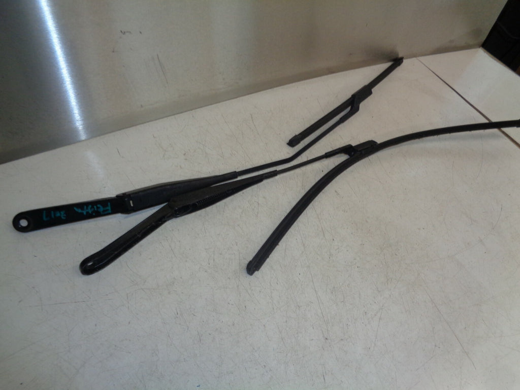 FORD FIESTA MK7 2017 1.25 PETROL FRONT WIPER ARMS + BLADE