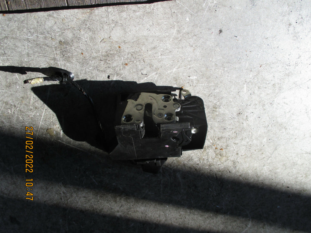 DACIA SANDERO 2017 MK2 OSF FRONT DRIVER SIDE DOOR LOCK MECHANISM