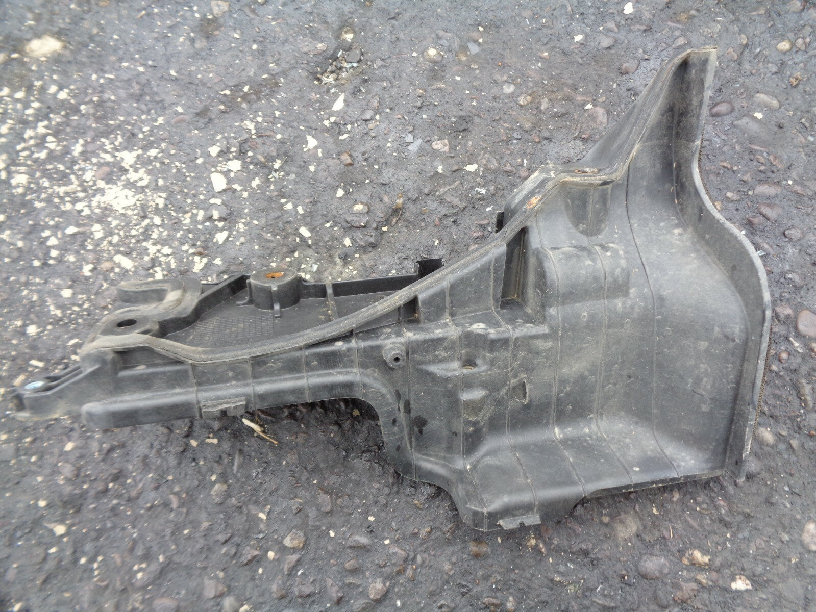 LAND ROVER DISCOVERY 2005 3 LR3 BATTERY BOX BASE PANEL MOUNTING DWM 500051