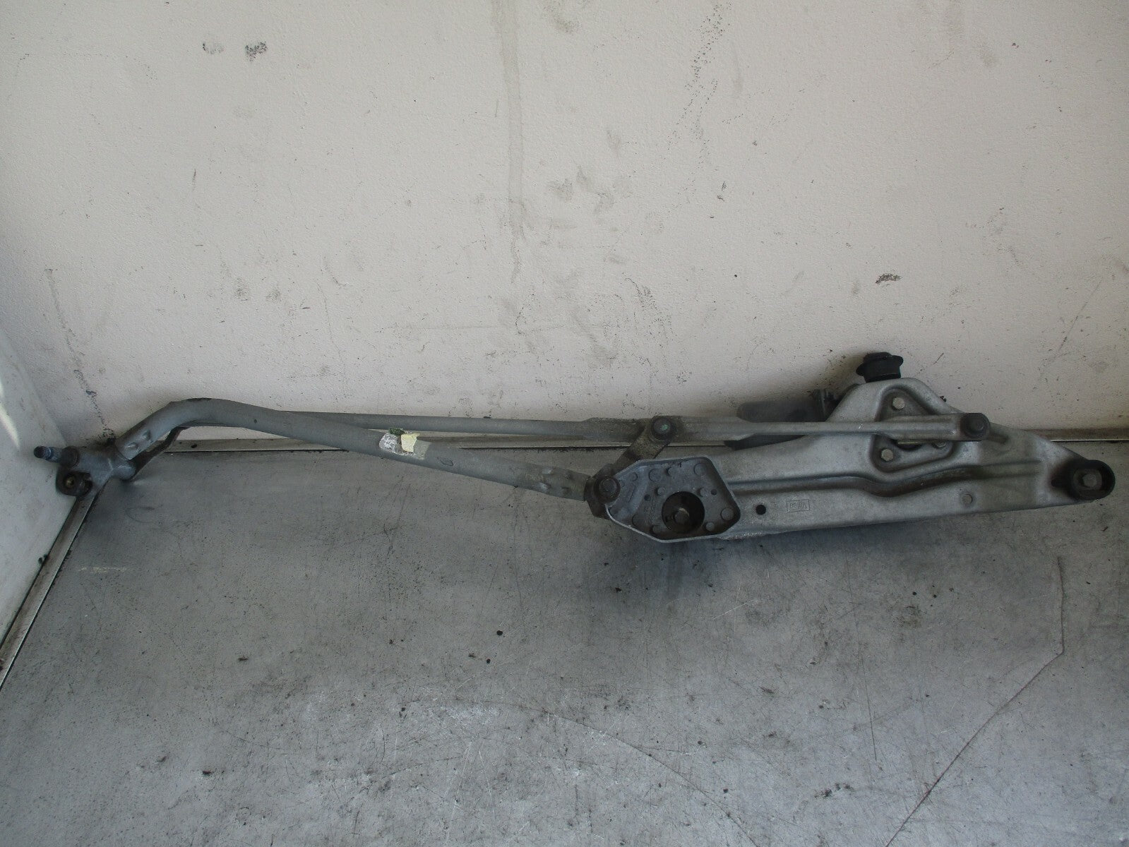 PEUGEOT 1007 2006 FRONT WINDSCREEN WIPER MOTOR LINKAGE MECHANISM 53564302