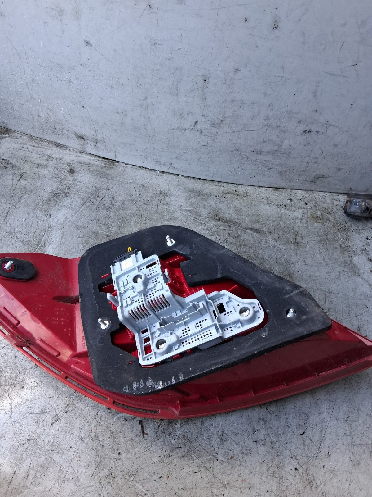 2015 MERCEDES C-CLASS W204 OSR DRIVER SIDE REAR TAIL GATE LIGHT 2049060503