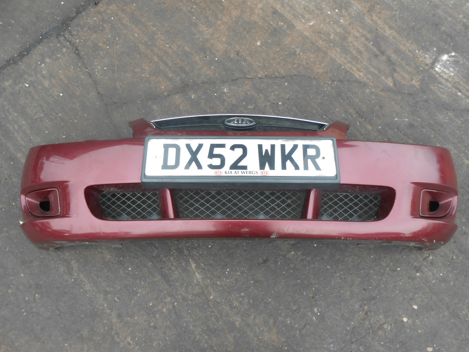 KIA SHUMA MK2 2002 COMPLETE FRONT BUMPER & GRILL GRILLE BURGUNDY RED