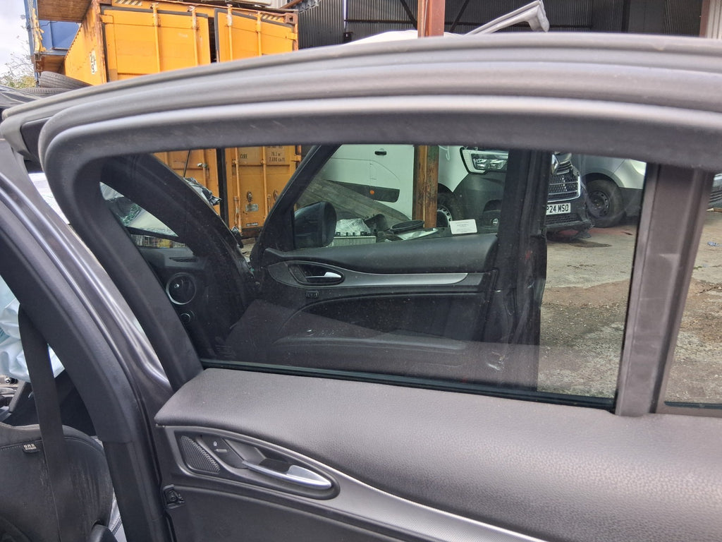 2022 ALFA ROMEO STELVIO 949 4Q OSR DRIVER SIDE REAR RIGHT WINDOW GLASS
