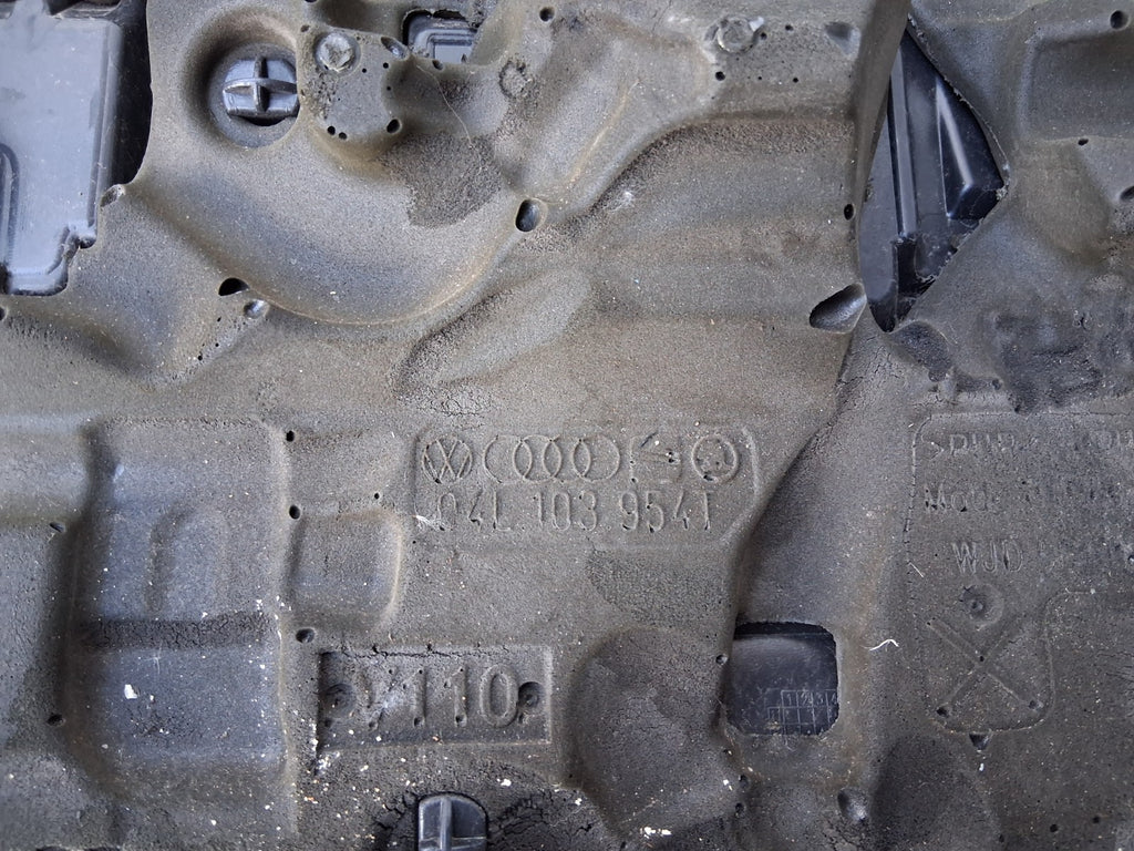 2013 SEAT LEON MK3 2.0 DIESEL TDI ENGINE COVER 04L103925S