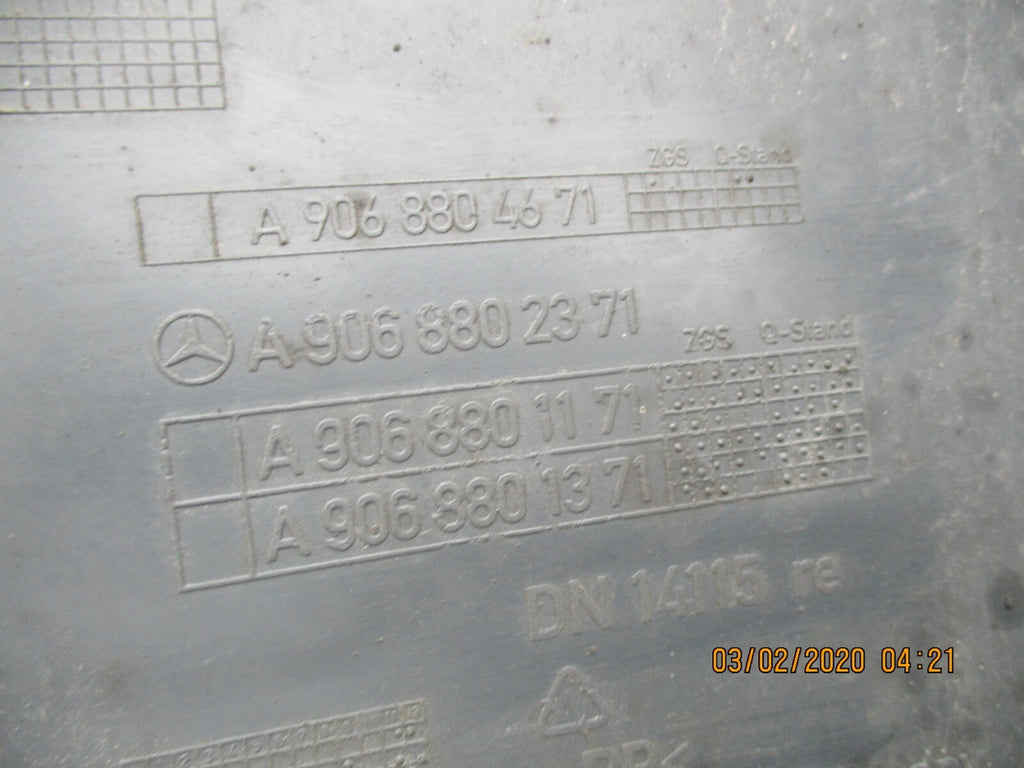 MERCEDES SPRINTER W906 2014 OSR DRIVER REAR BUMPER CORNER TRIM A9068802371