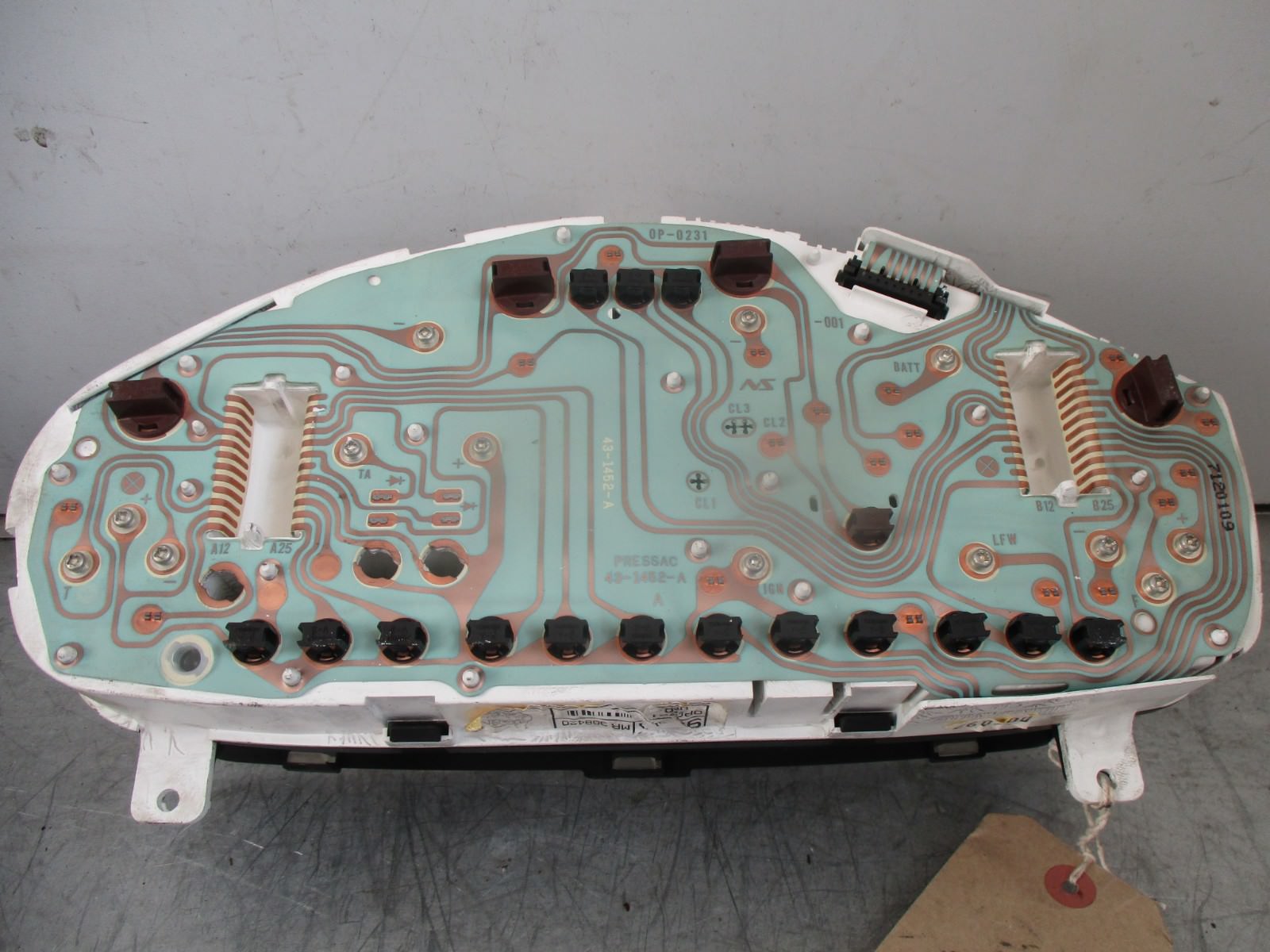 1998 MITSUBISHI CARISMA 1.8 GDI  SPEEDOMETER INSTRUMENT CLUSTER MR308420
