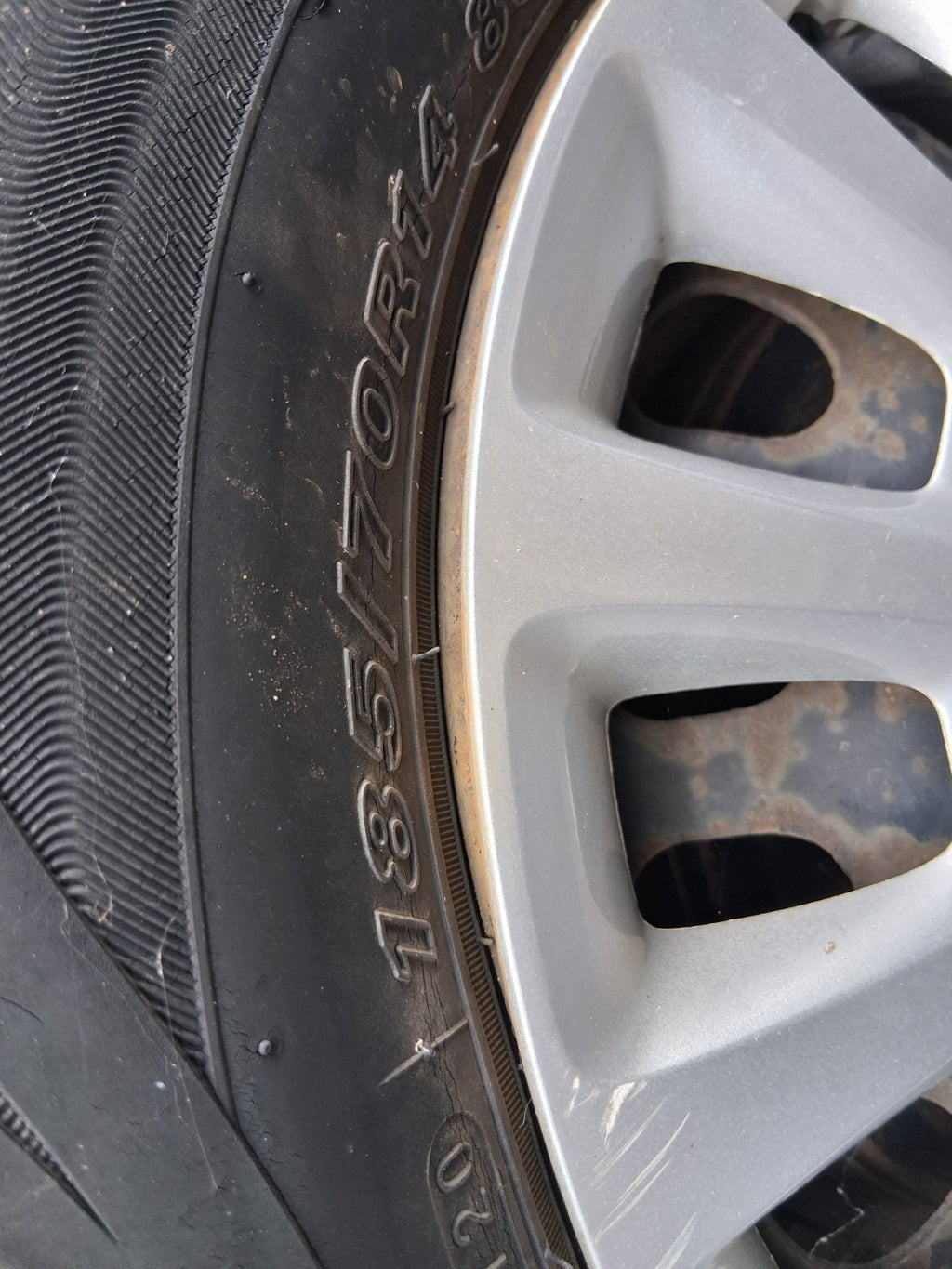 2009 VAUXHALL CORSA D 3 DOOR 14 INCH STEEL WHEEL WITH TYRE 185/70R14