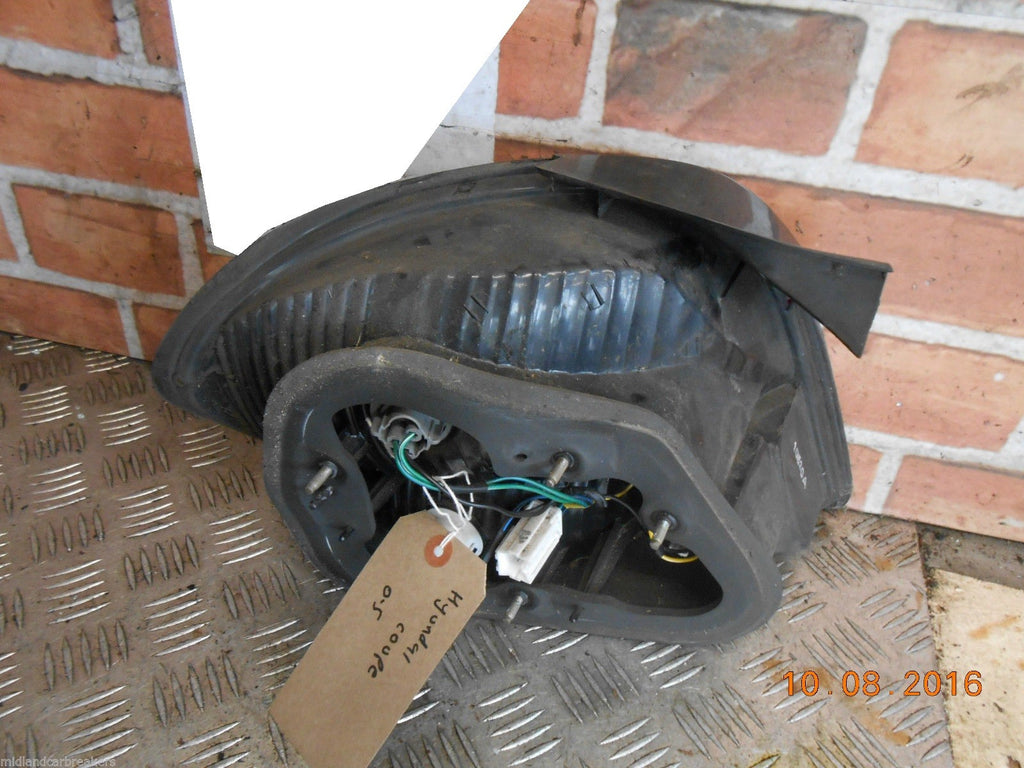 HYUNDAI COUPE 2000 RD2 OSR DRIVER SIDE REAR BRAKE TAIL LIGHT CLUSTER