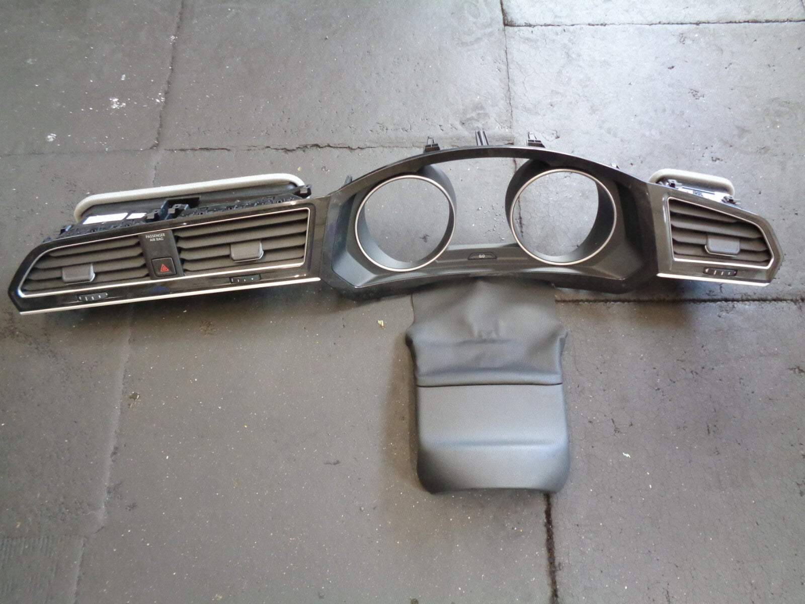 VW VOLKSWAGEN TIGUAN MK2 2017 DASHBOARD AIR VENTS & SPEEDO TRIM  5NC8197289B9