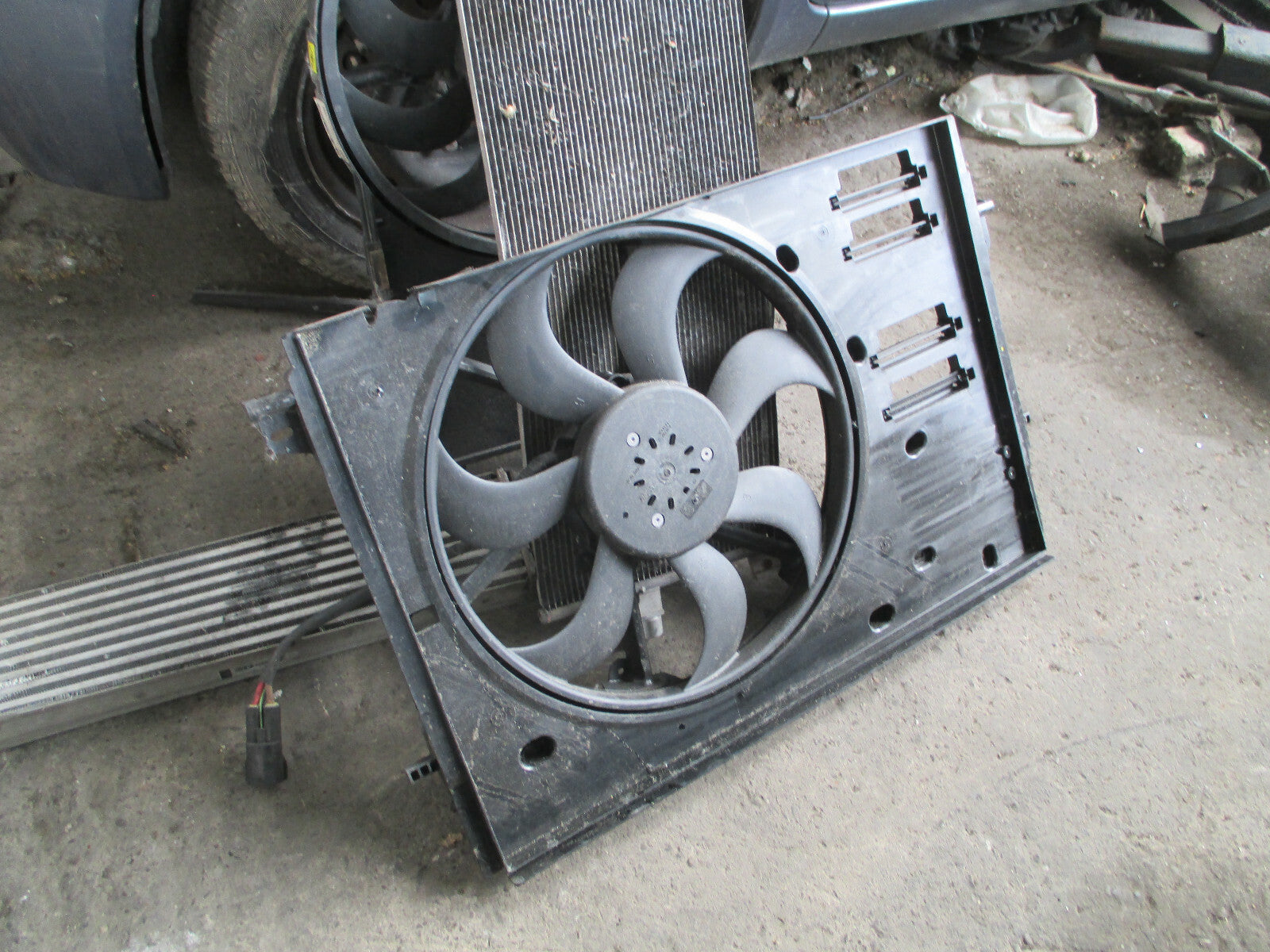 NISSAN QASHQAI J11 MK2 1.5 DCI COOLING FAN & HOUSING 21481HV80B