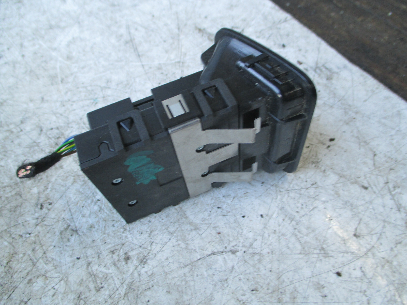 MERCEDES BENZ GLA MK1 X156 2019 ELECTRONIC HANDBRAKE RELEASE SWITCH a2469050451