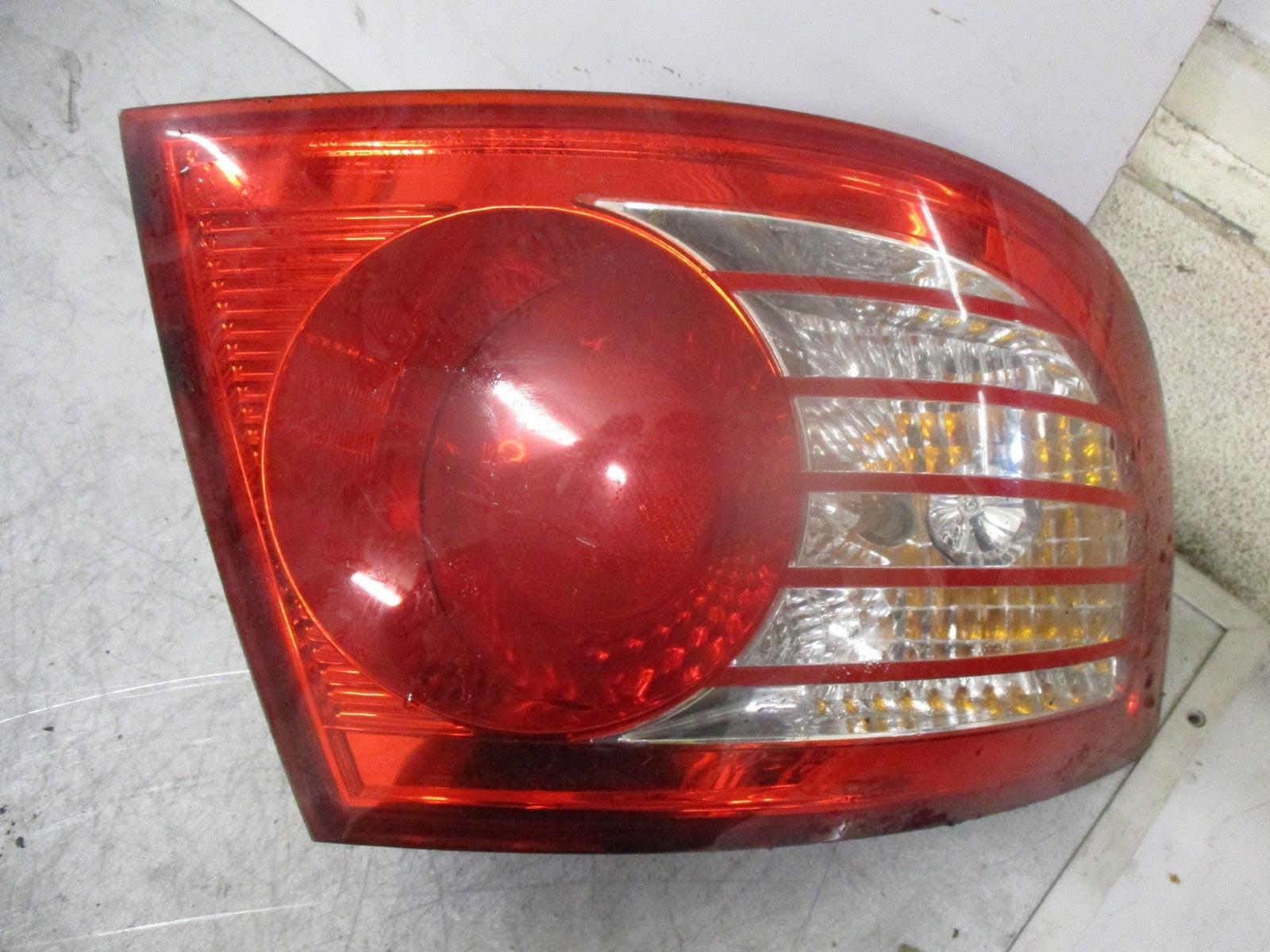 2006 HYUNDAI ELANTRA CDX CRTD 2.0  OSR DRIVERS SIDE REAR REAR LIGHT LAMP CLUSTER