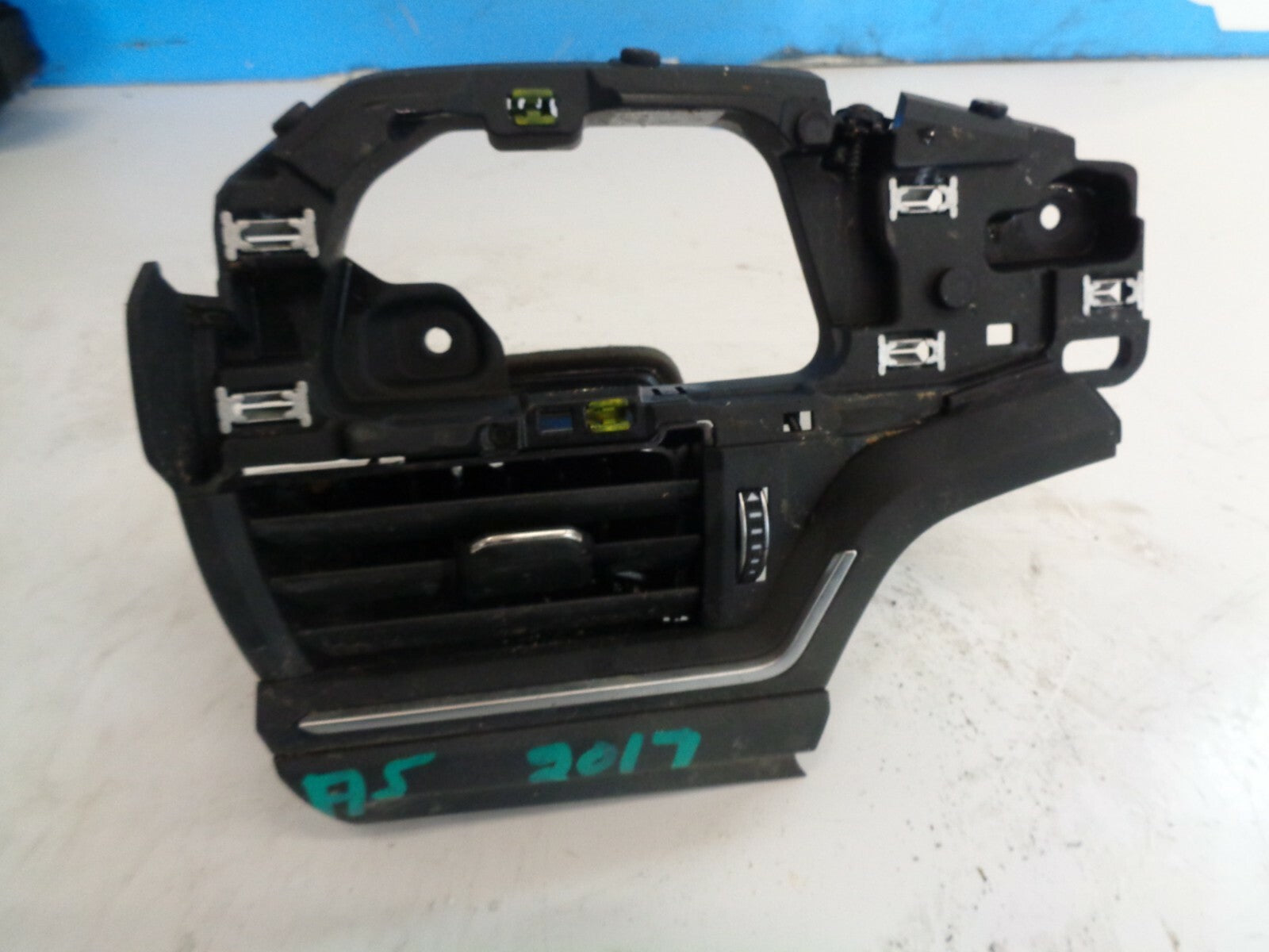 AUDI A5 2017 MK2 8W6 5 DOOR OSF FRONT DRIVER SIDE AIR VENT 8W2820902B