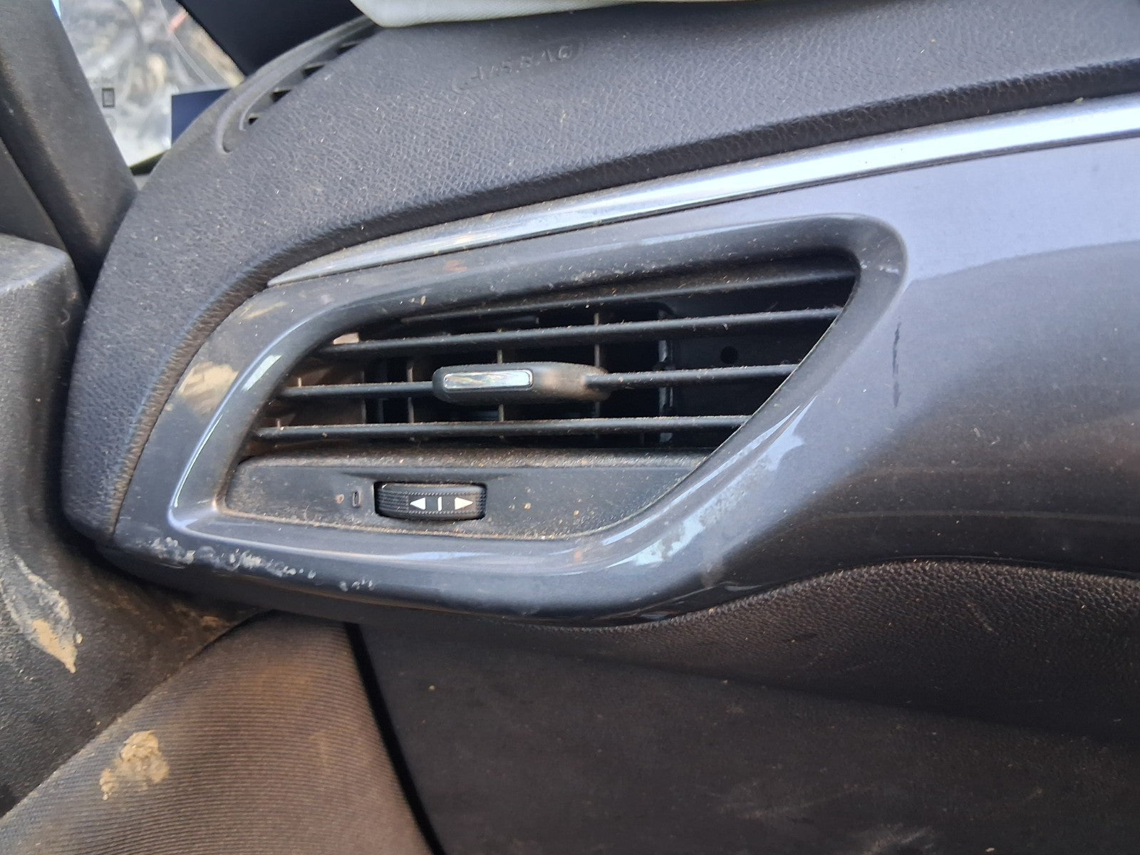 2016 VAUXHALL CORSA E NSF PASSENGER SIDE FRONT LEFT AIR VENT