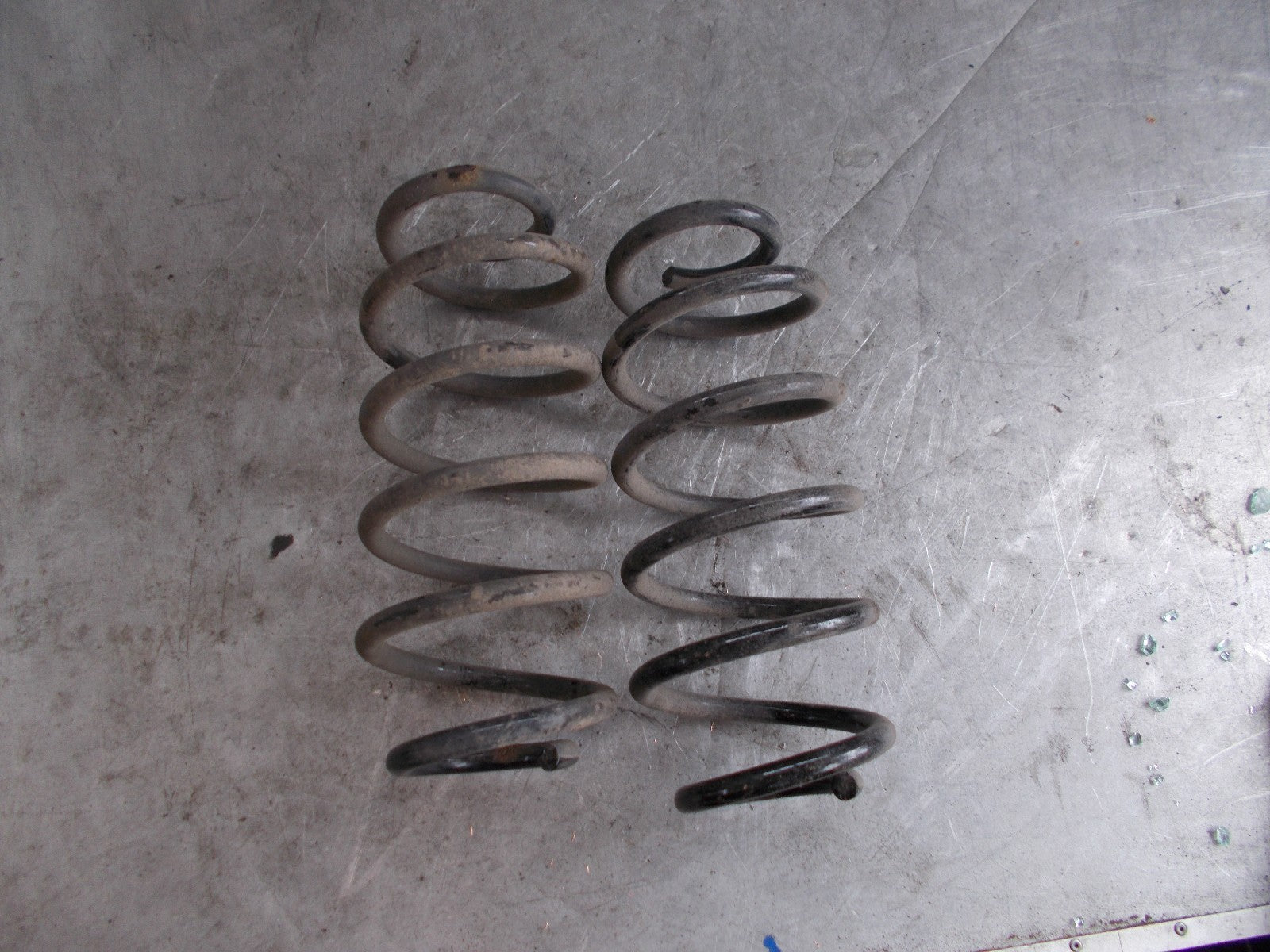 TOYOTA URBAN CRUISER 2016 PAIR REAR SUSPENSION COIL SPRINGS