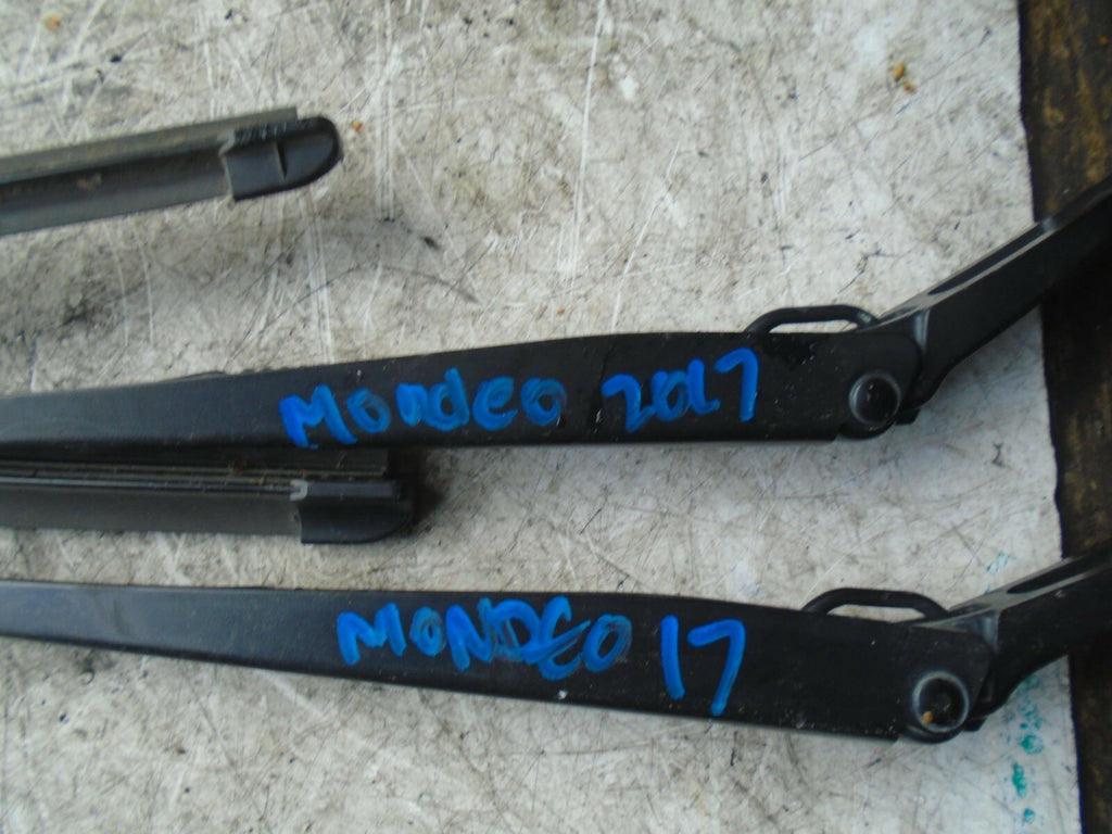 FORD MONDEO 2017 MK5  FRONT PAIR WINDCREEN WIPER ARMS DS7317B589