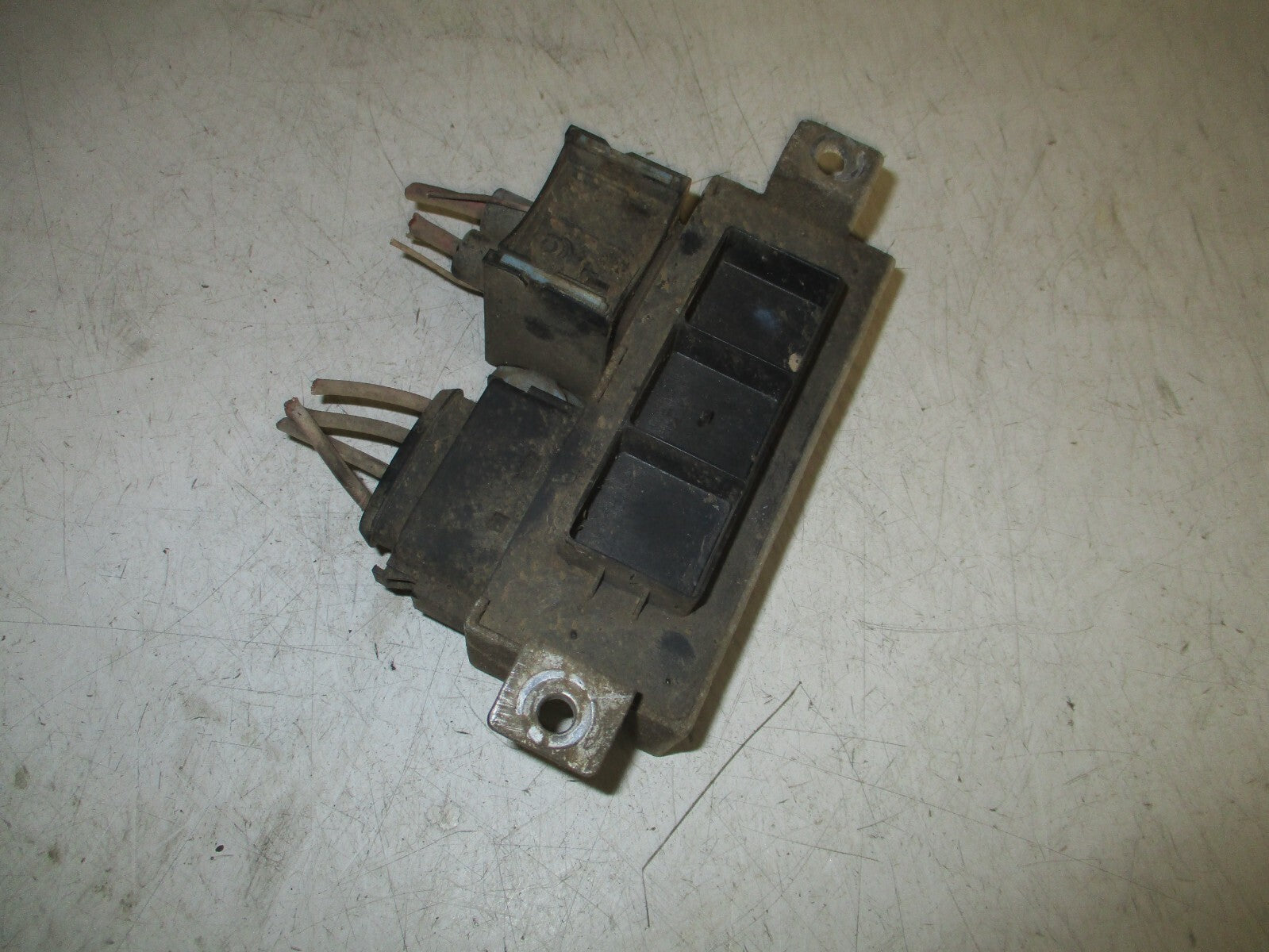 VAUXHALL VIVARO MK1 2014 2.0 DIESEL GLOW PLUG RELAY 8200558438A