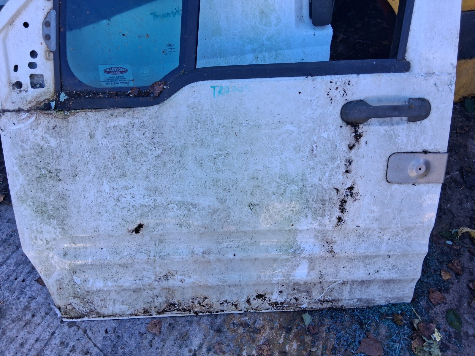FORD TRANSIT CONNECT 2006 NSF PASSENGER SIDE FRONT DOOR WHITE