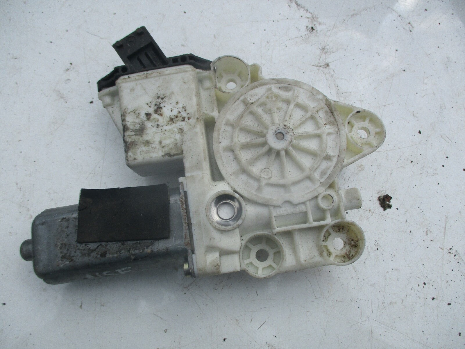 VAUXHALL VECTRA C 2003 NSF PASSENGER SIDE FRONT ELECTRIC WINDOW MOTOR 9178987