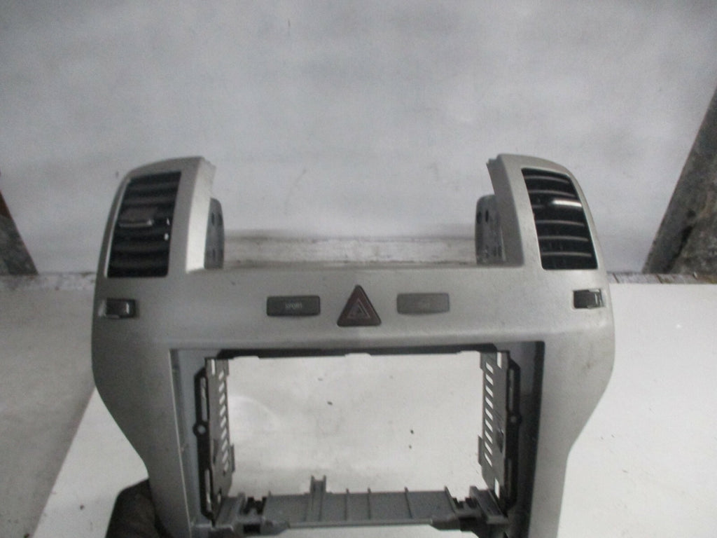 VAUXHALL ZAFIRA B MK2 2007 STEREO HEAD UNIT SURROUND TRIM AIR VENTS 13100107
