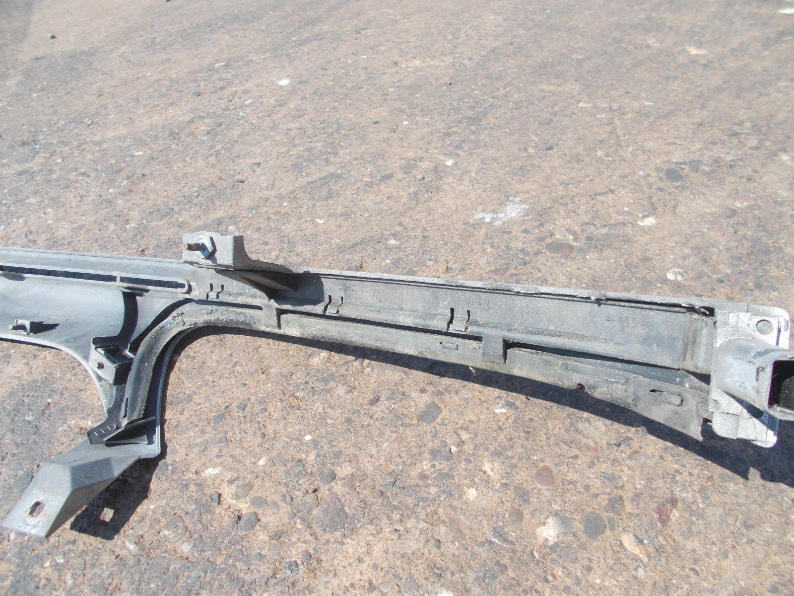 RENAULT LAGUNA MK2 2001 FRONT BUMPER UPPER PANEL 7700414353B SILVER